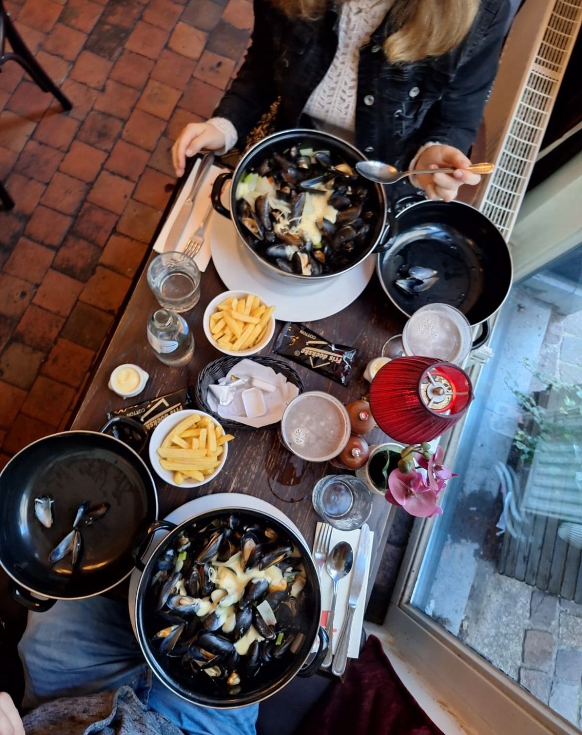 The best mussels at Café Rooden Hoed in Antwerp
